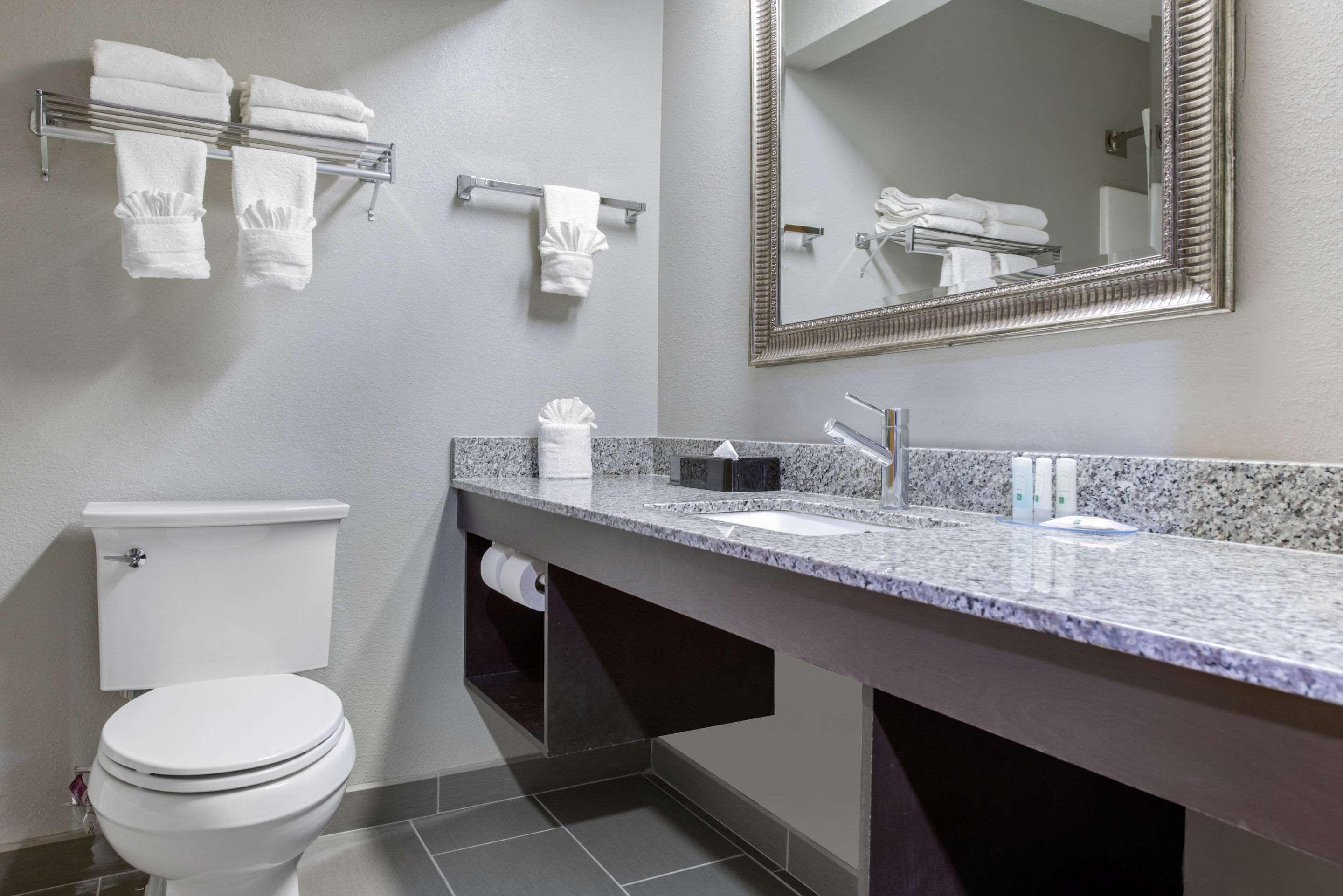 Quality Inn & Suites Brownsburg - Indianapolis West Eksteriør billede