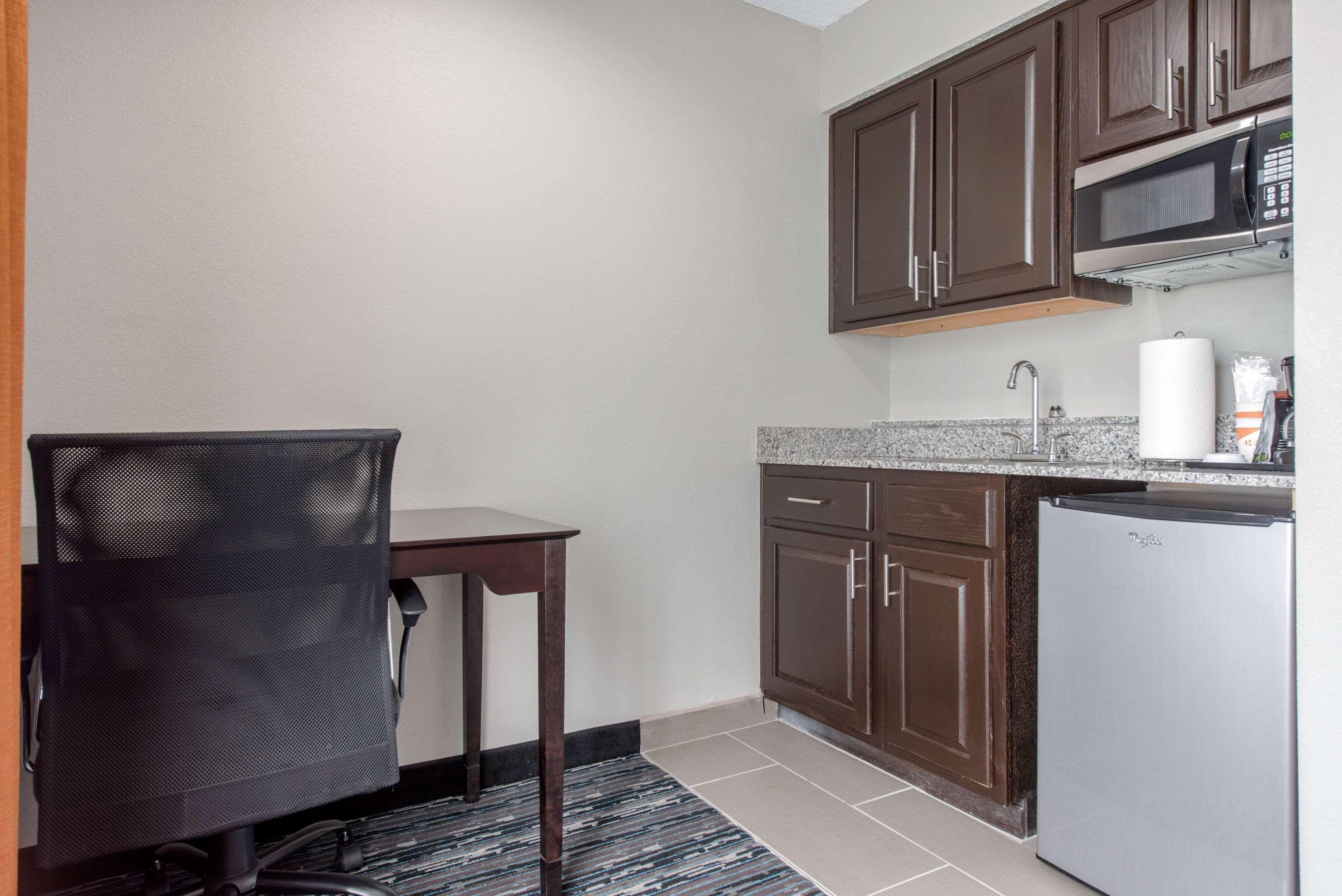 Quality Inn & Suites Brownsburg - Indianapolis West Eksteriør billede