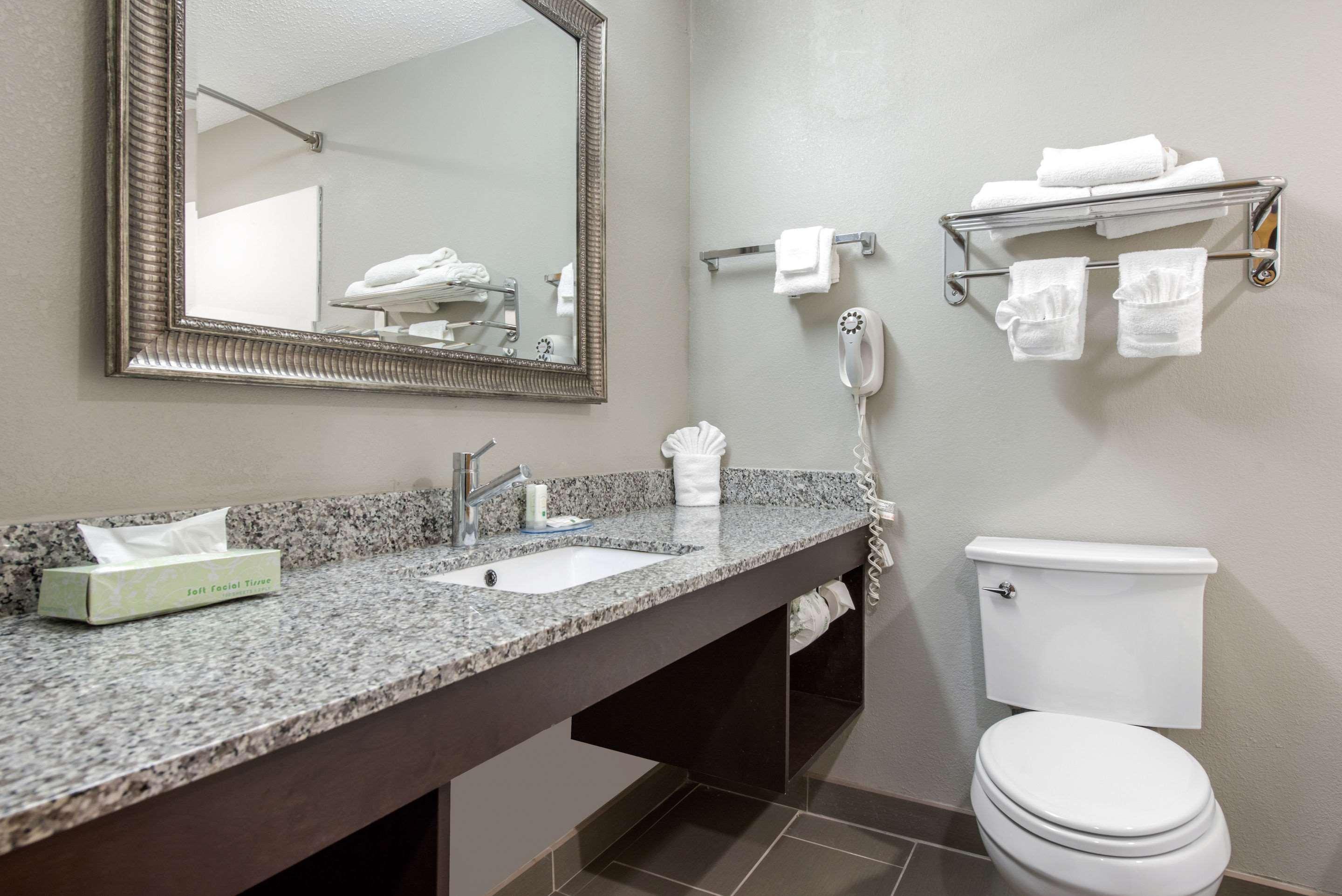 Quality Inn & Suites Brownsburg - Indianapolis West Eksteriør billede