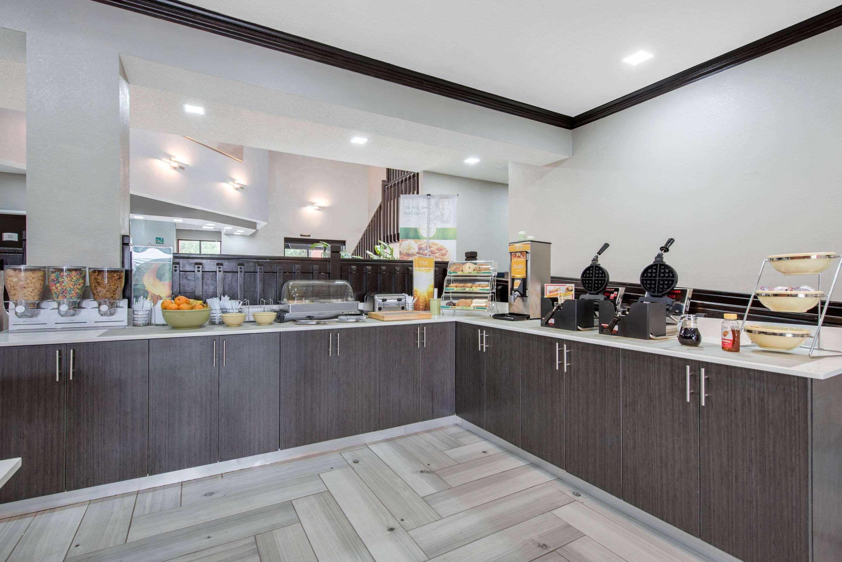 Quality Inn & Suites Brownsburg - Indianapolis West Eksteriør billede