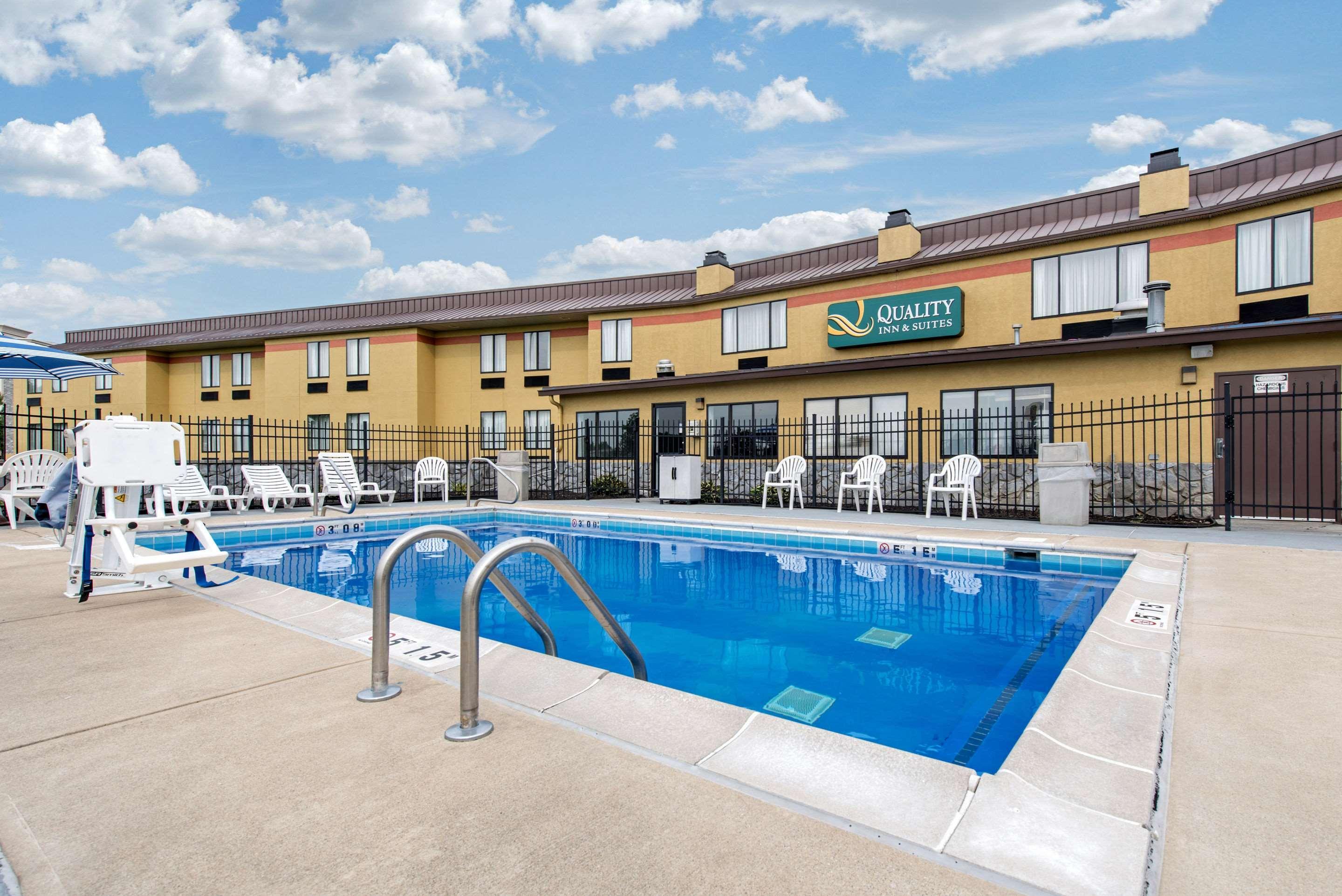 Quality Inn & Suites Brownsburg - Indianapolis West Eksteriør billede