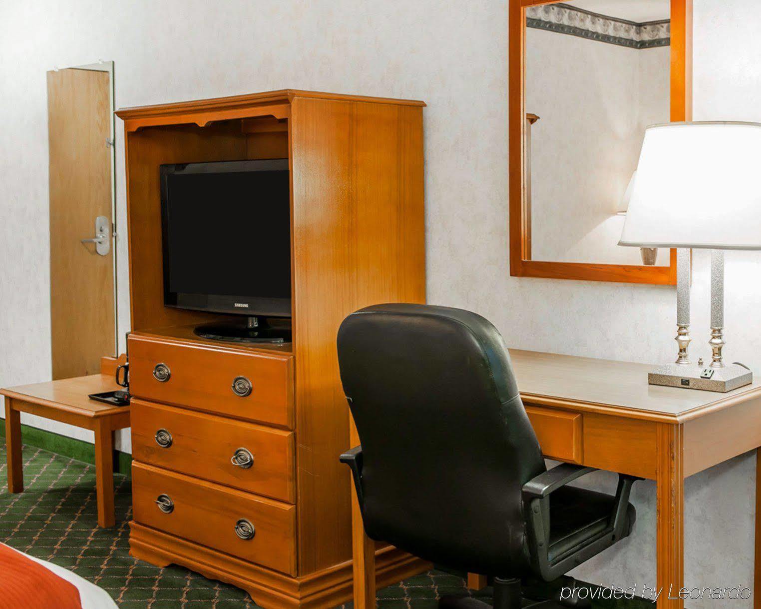 Quality Inn & Suites Brownsburg - Indianapolis West Eksteriør billede